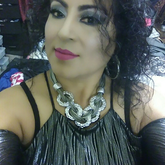 Meet your Posher, Rosa - Picture 2 of 4